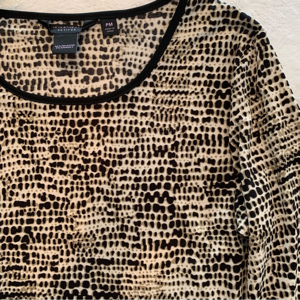 Black & brown 3/4 sleeve light weight tunic top. Size PM. - Picture 2 of 3